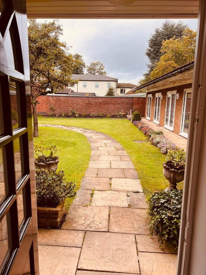 Selborne Studios Off Road Gated Parking Coventry Exterior photo