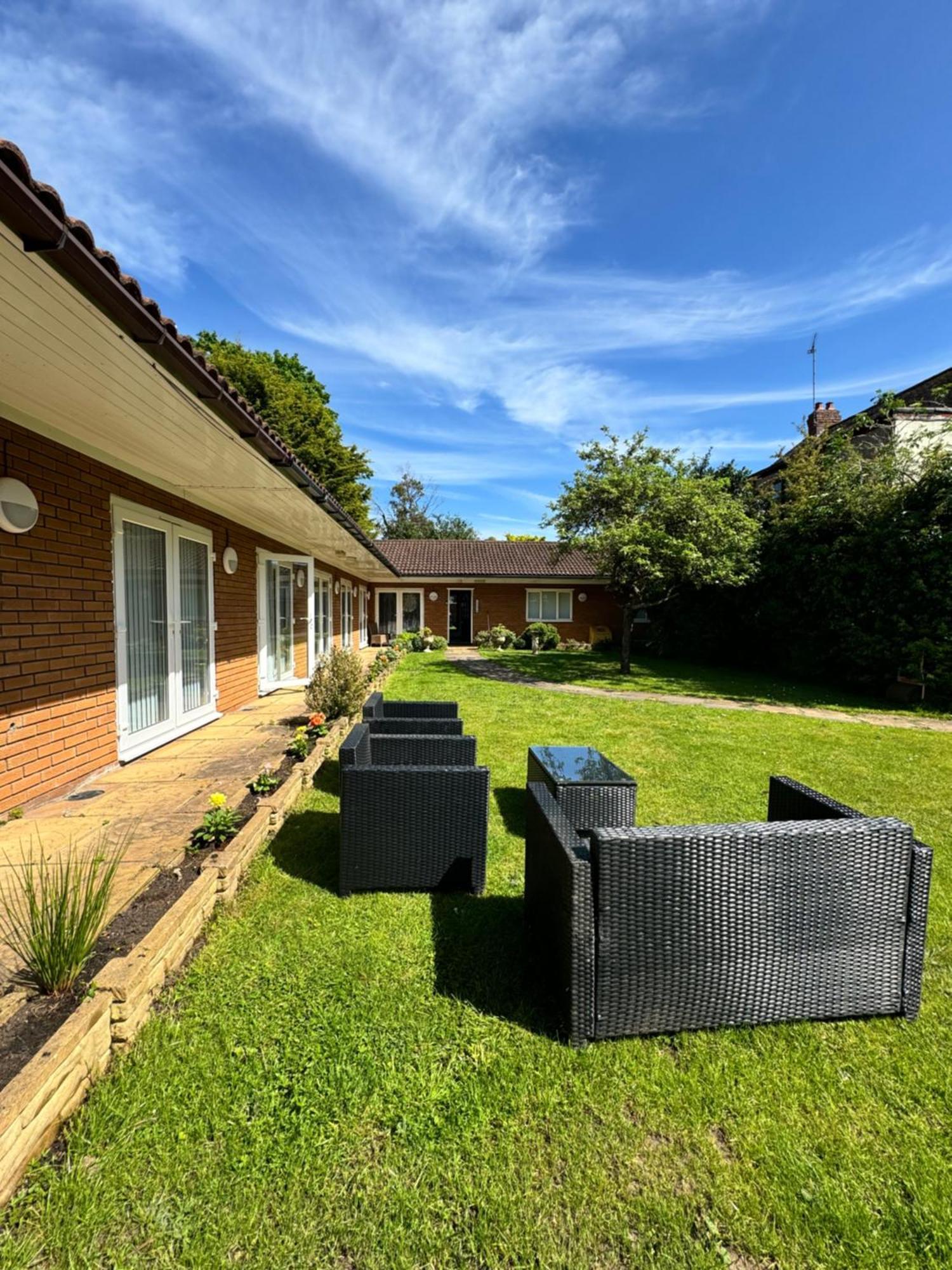 Selborne Studios Off Road Gated Parking Coventry Exterior photo